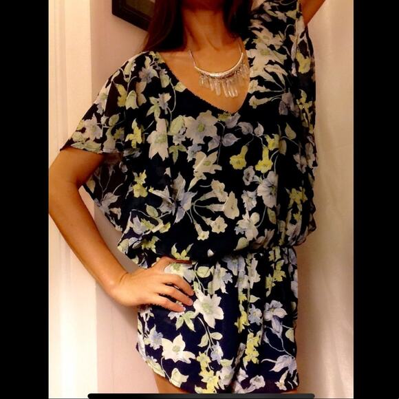 Lucca Couture Womens Floral Print Navy Butterfly Flutter Sleeve Romper Size XS - Picture 4 of 7